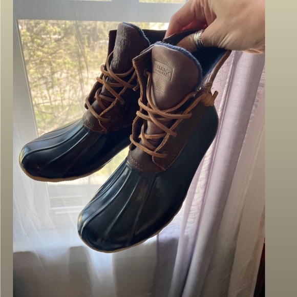SPERRY duck Boots. Navy color. Worn but lots of wear left!! Size 8. - Picture 1 of 1